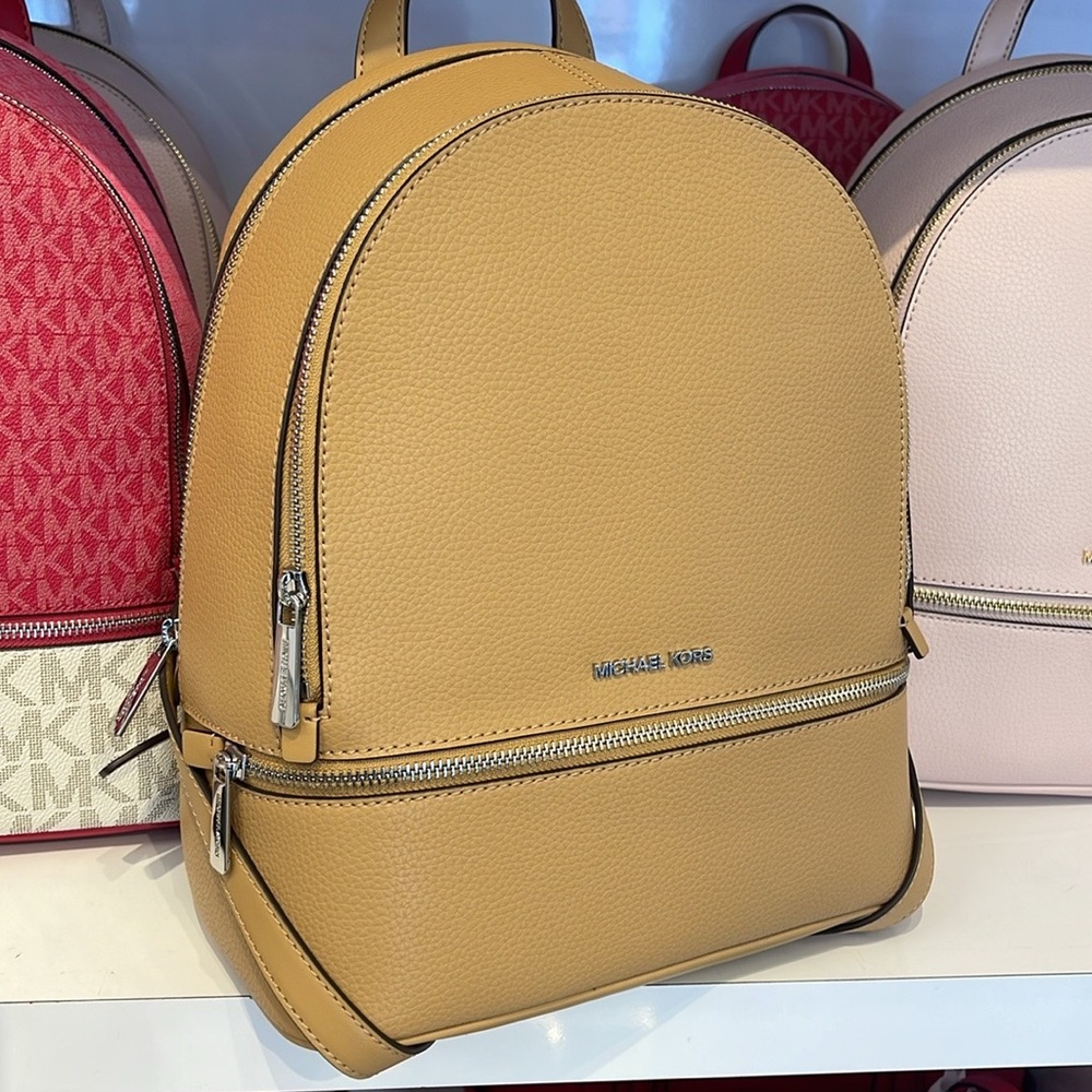 MICHAEL KORS Rhea Medium Pebbled Leather Zip Backpack
PEANUT
NWT MK - Picture 5 of 16